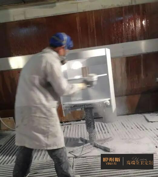 采用專業(yè)的聚酯漆確保在使用要求上做到防蟲、防水;獨特大方的顏色是在市場上保持高檔次的一大關鍵。