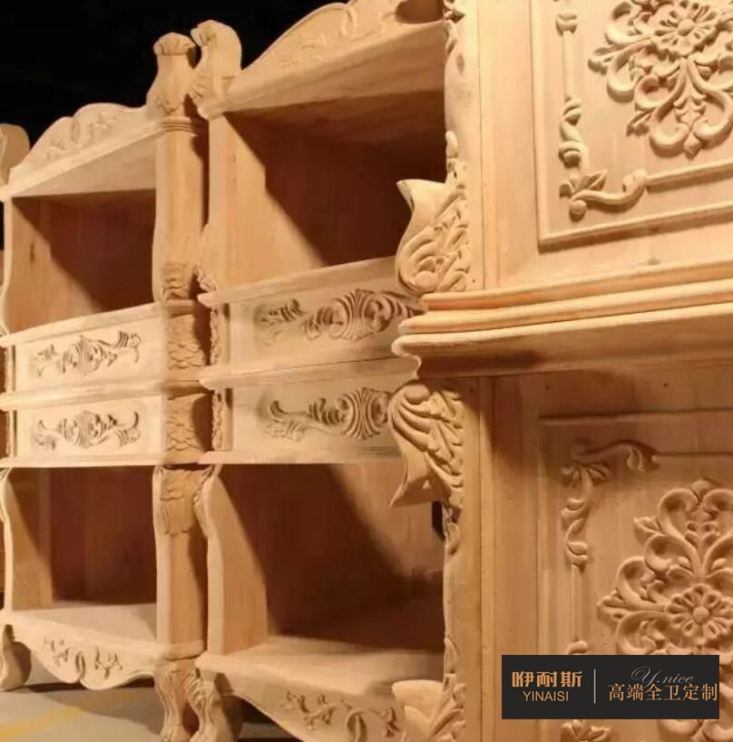 第十一步：木磨。把木頭表面的毛刺打磨掉，有小坑挖或黑疤的地方挖掉后填補(bǔ)起來(lái)、并打磨光滑。