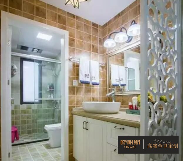 現(xiàn)在大多數(shù)衛(wèi)浴間設(shè)計(jì)是干濕分離式，將面盆獨(dú)立出來(lái)，且設(shè)置遠(yuǎn)離門口的地方，打造相對(duì)干燥的空間