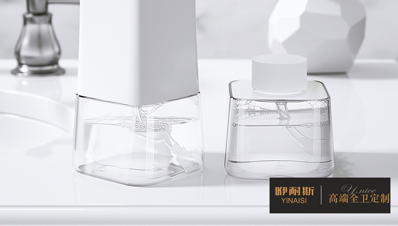 WIMAHA則采用了自由替換的設計，用完原裝的洗手液可以加自己家的進去!