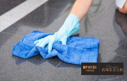 做完測(cè)試后將柜體擦拭干凈。