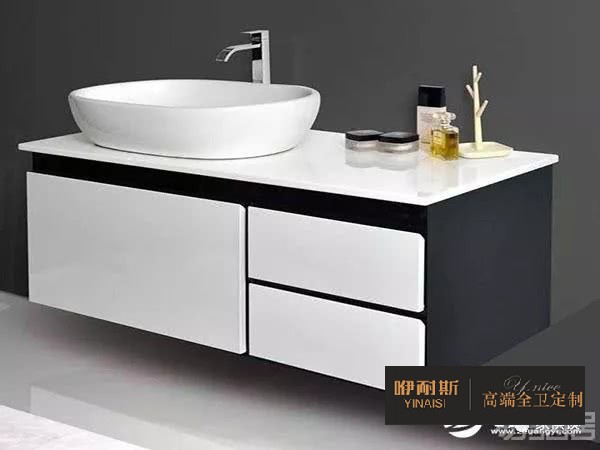 浴室柜什么材質(zhì)好防水？這五大材質(zhì)大PK，看誰才是**后的王者,浴室柜什么材質(zhì)好防水,創(chuàng)意浴室柜